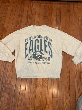 Abercrombie & Fitch Gray Philadelphia Eagles Graphic Crewneck small